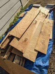 lot 949 image: Large Pile of Assorted Lumber