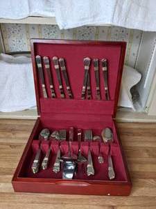 lot 214 image: Vintage Cutlery Set with Case Butter Knifes, Spoons, Forks and More
