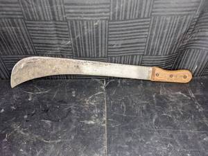 lot 432 image: 26-Inch Machete with Wood Handle