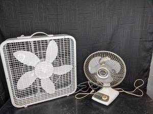 lot 436 image: Lakewood Box Fan and Oscillating Table Fan, White