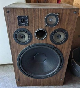 lot 946 image: Vintage Pioneer Speaker Model 505