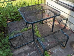 lot 91 image: Green Metal Wire Mesh All In One Outdoor Patio Picnic Table with 4 Attached Bench Seats