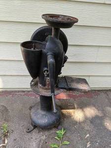 lot 189 image: Vintage Farm Cream Separator