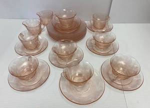 lot 2 image: Vintage Pink Depression Glass