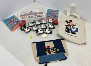 lot 11 image: Large Disney Group