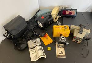 lot 81 image: Vintage Electronics Lot Including Spartus 35 Camera And More