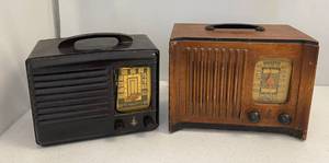 lot 83 image: Group Of Vintage Emerson  Radios (Untested)