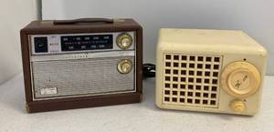 lot 84 image: Group Including Transistor Radio And Travler Brand (Untested)