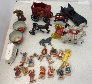 lot 87 image: Group Of Vintage Misc. Miniatures And Cast Iron Toys