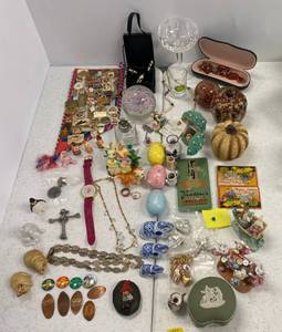 lot 95 image: Group Including Costume Jewelry And Pinbacks And More