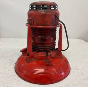 lot 141 image: Dietz No. 40 Traffic Gard Red Lens Oil Lamp