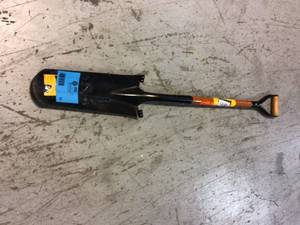 DEWALT 31 in. D-Grip Wood Handle Steel Drain Spade Customer return see pictures