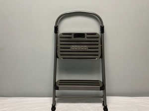 lot 24 image: COSCO STEP STOOL