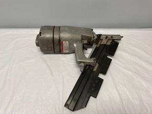 lot 9 image: HEAVY DUTY STAPLE GUN