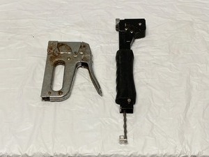lot 8 image: 2 STAPLE GUNS