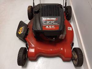 lot 39 image: YARD MACHINES 4.5HP ENGINE 22 CUT
