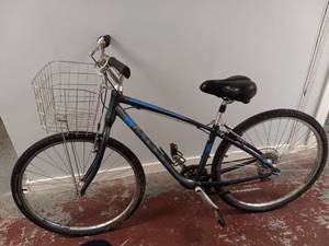 lot 77 image: ADULT BIKE WITH BASKET
