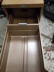lot 73 image: 2 DRAWER FILE CABINET