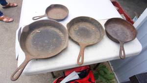 lot 16 image: Wagner Ware four cast iron frying pans