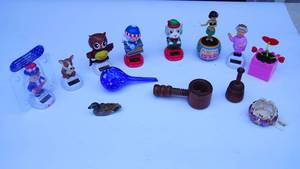 lot 24 image: Fun trinket lot