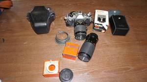 lot 63 image: Vivitar 2600 camera and accessories