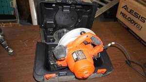 lot 65 image: Black and decker circular saw