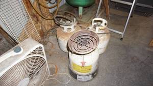 lot 87 image: Portable propane tanks