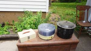 lot 107 image: Covered enamel canning pot, dehydrator