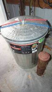 lot 110 image: Clean 55 gallon garbage can partially filled with sunflower seeds, birdfeeder