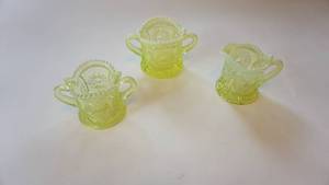 lot 123 image: Three piece opalescent Vaseline cream and sugar setmint