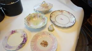lot 129 image: Collection of beautiful handpainted porcelain dishes includes pieces from Germany, Austria, France etc.