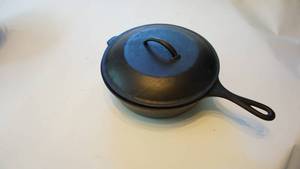 lot 132 image: 10 inch LODGE cast iron chicken fryer with lid3 14 inches deep