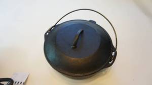 lot 133 image: Cast iron 10 inch hanging soup kettlepot with handle and lidLodge() Made in the USA number 8