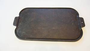 lot 137 image: Cast iron 17 inch griddle