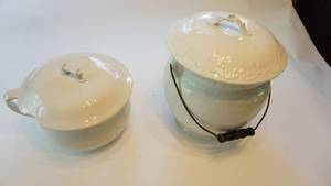 lot 142 image: Vintage porcelain chamber pots with lids