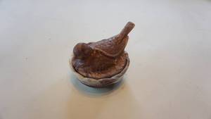 lot 144 image: Vintage HEISEY imperial glass slay Robin on nestmint