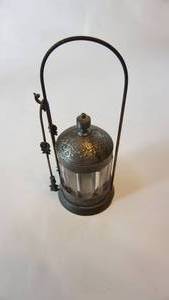 lot 154 image: Collectible clear glass pickles dispenser in silver caddy