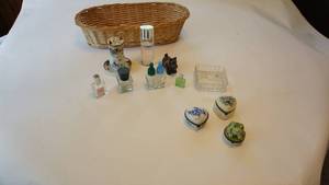 lot 159 image: Assorted vintage hinged trinket cases, vintage perfumes etc.