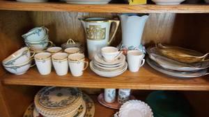 lot 172 image: Assorted fine China including Limoges, Bavarian, France etc.