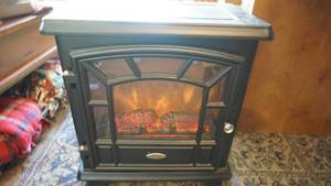 lot 213 image: Small electric portable fireplace looks to be brand new
