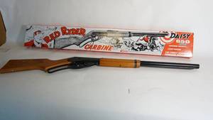 lot 219 image: Red Ryder Daisy carbine BB gun with box