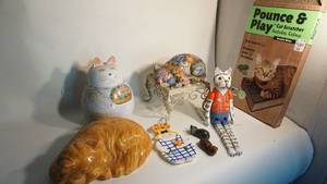 lot 235 image: For the cat loversHome Decor cat statues etc