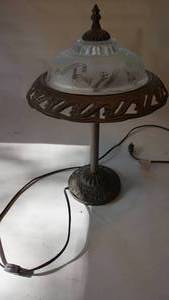 lot 252 image: Heavy antique brass and embossed glass table lamp 20 inches tall
