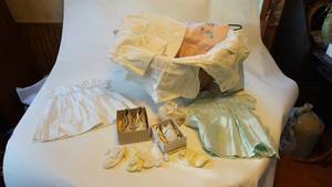 lot 273 image: Vintage basket of vintage childrens clothing