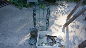 lot 282 image: Outdoor garden decor etc.