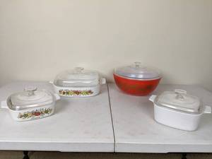 lot 54 image: Assortment of (4) Corning Ware and Pyrex Baking Dishes