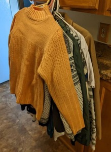 lot 100 image: Wonderful Selection of Clothing Pendleton, Thackery, American Eagle Outfitters, & More