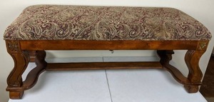 lot 19 image: Lovely Damask Upholstered Bench with Heavy Wooden Base