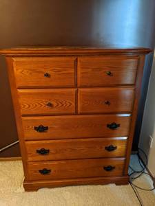 lot 51 image: Stunning 5-Drawer Wood Dresser