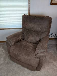 lot 74 image: Comfy Grey Rocking Recliner